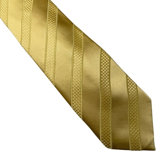 Donald J. Trump Other - Donald‎ J Trump Signature Collection Gold Striped Woven 100% Silk Mens Necktie